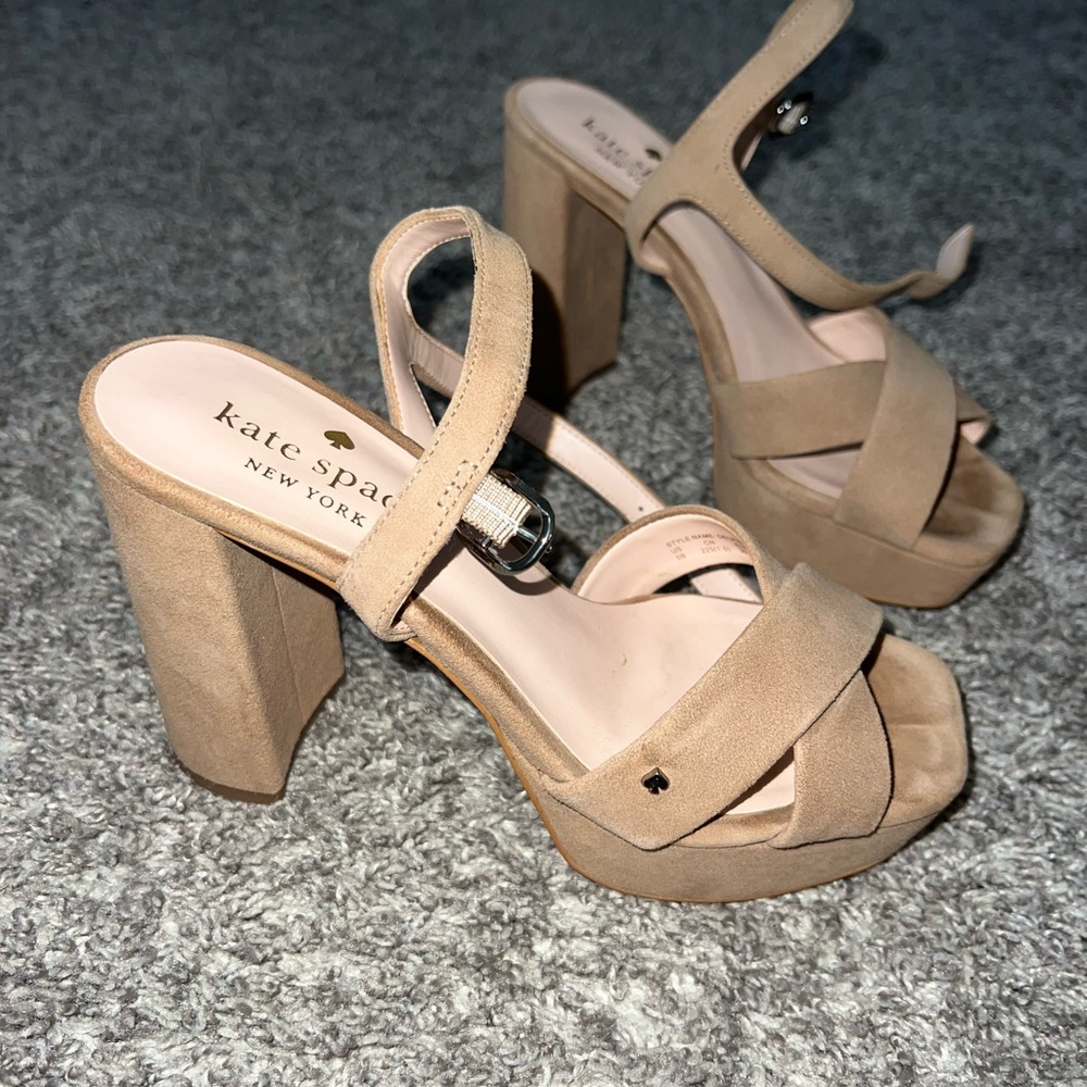 Kate Spade tan suede block heel w/platform. Size 5